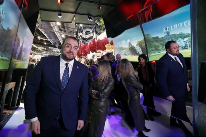 El presidente del Principado de Asturias, Adrián Barbón, en Fitur.