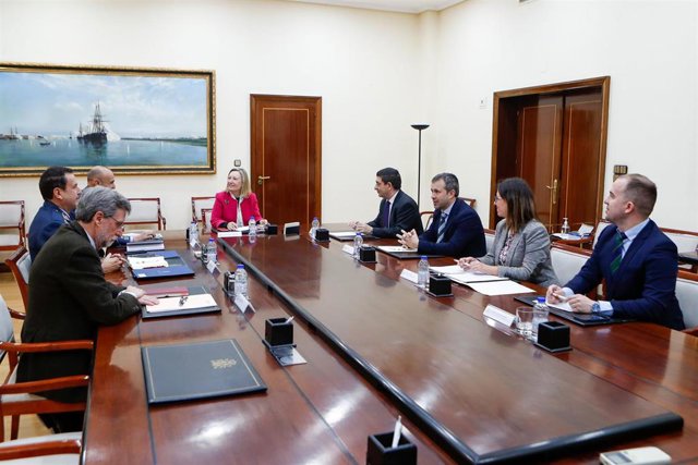 Reunión con la secretaria de Estado de Defensa, María Amparo Valcarce, por el Cetedex