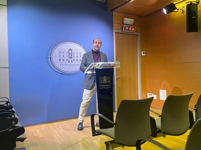 El portavoz de Unidas Podemos en el Parlament balear, Alejandro López.