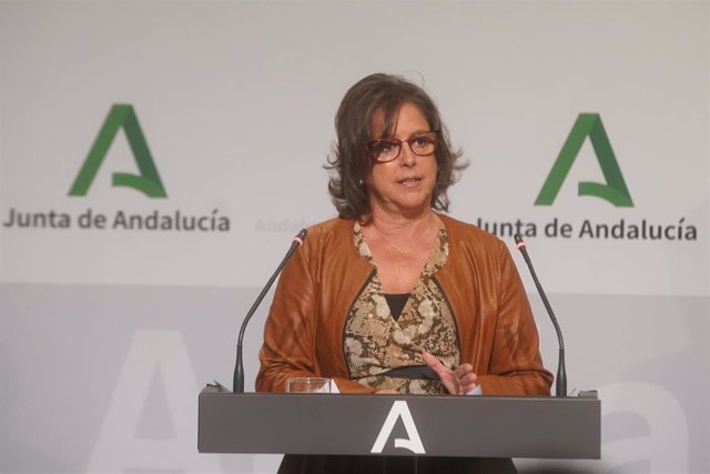 La consejera de Salud y Consumo, Catalina García, interviene en la rueda de prensa posterior al Consejo de Gobierno de la Junta de Andalucía.
