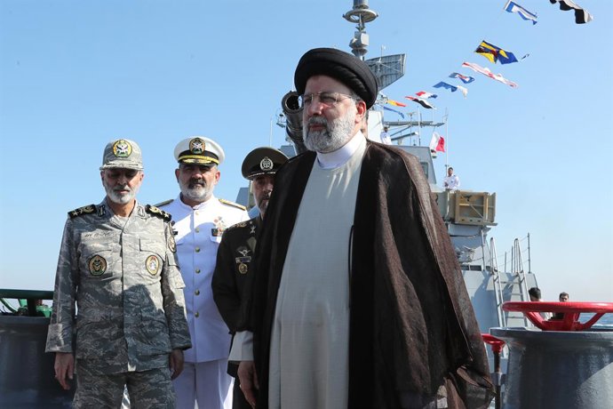 Archivo - El presidente de Irán, Ebrahim Raisi, durante un desfile militar