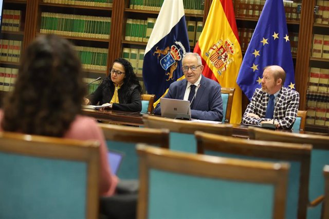 El comisionado de Transparencia de Canarias,  Daniel Cerdán, rinde cuentas en una rueda de prensa sobre su actividad durante el ejercicio 2022