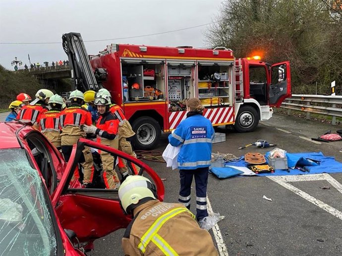 Intervención en un accidente registrado en la ronda sur de Oviedo
