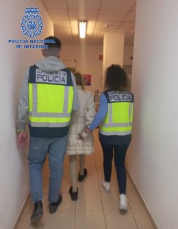 Archivo - Mujer detenida en Ibiza por robar con unas tijeras