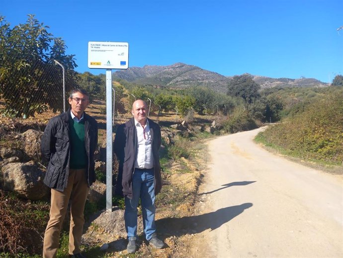 El delegado territorial de Agricultura, Pesca, Agua y Desarrollo Rural de Málaga, Fernando Fernández Tapia-Ruano, en la visita de caminos rurales de Alozaina