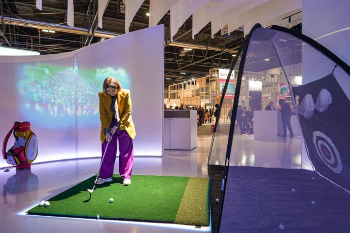 La consejera de Cultura, Turismo y Deporte, Marta Rivera de la Cruz, lanza una estrategia para atraer el turismo de golf a la región