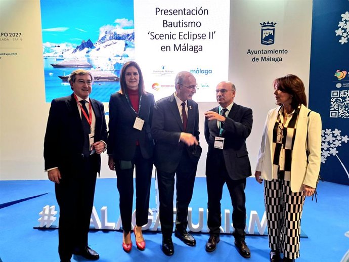 El presidente de la Autoridad Portuaria, Carlos Rubio y el alcalde de Málaga, Francisco de la Torre, informan en Fitur que la naviera de lujo Scenic celebrará el bautismo de su nuevo buque, el 'Scenic Eclipse II', el próximo mes de junio en Málaga