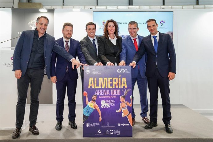 Presentación de Almería como sede del Arena 1000 de Balonmano Playa.