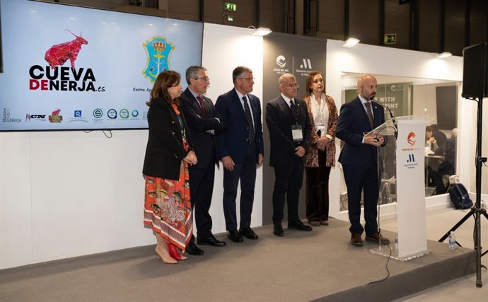 Un momento de la presentación de la campaña 'Cueva de Nerja: el gran viaje interior" en Fitur.