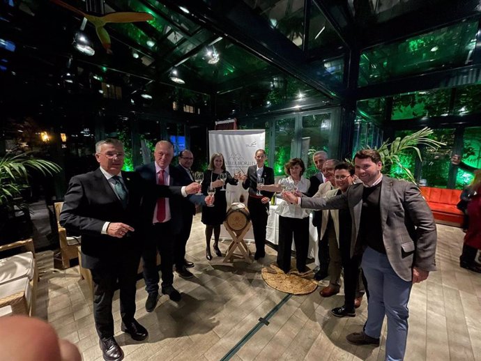 Brindis institucional y empresarial de la Subbética Cordobesa en la presentación de su oferta turística.