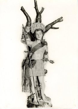 Fotografía de la primitiva imagen de San Sebastián, 'el nano' (siglo XVI) que actualmente se encuentra al culto en la  Parroquia de San Pedro