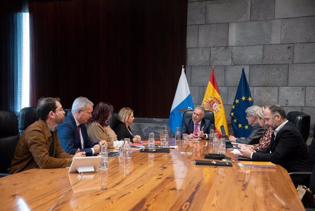 El presidente de Canarias, Ángel Víctor Torres, preside una reunión del Consejo de Gobierno en la sede de Presidencia en Santa Cruz de Tenerife