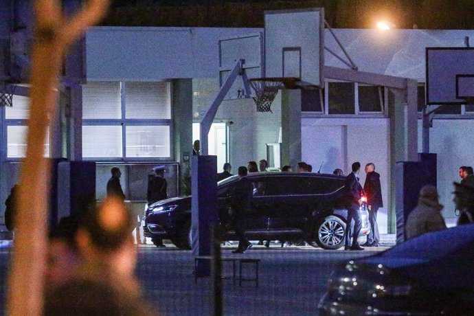 El presidente de Francia, Emmanuel Macron, ha llegado este jueves en el coche oficial sobre las 18.20 horas al Lycée Franais de Barcelona para dar un discurso a la comunidad francesa.