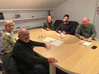 SOS Sanidade Pública acusa a la Xunta de "falsear" las cifras de espera y les recomienda que visiten las urgencias