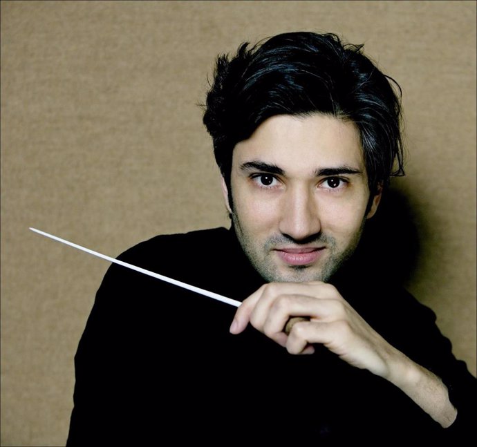 Archivo - David Afkham, director de la Orquesta y el Coro Nacional e España