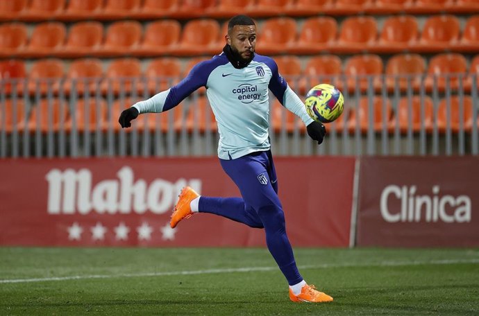 Memphis Depay se entrena con el Atlético mientras se cierra el acuerdo con el Bara