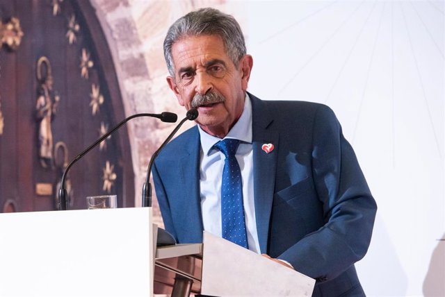 El presidente de Cantabria, Miguel Ángel Revilla, preside el acto institucional organizado por el Día de Cantabria en la segunda jornada de la Feria Internacional de Turismo (Fitur).