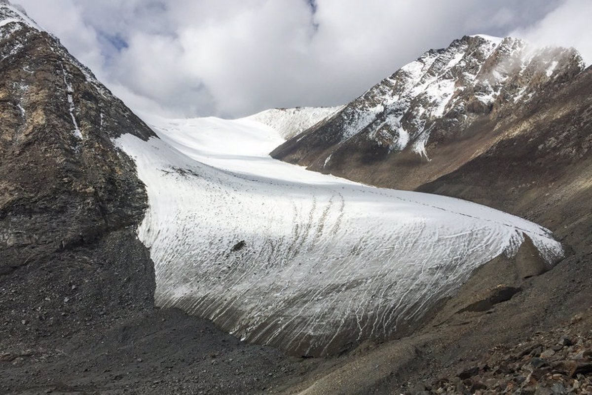 China.- The death toll in an avalanche in Tibet, China rises to 13