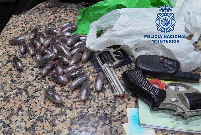 Imagen de efectos incautados en el punto de venta de droga