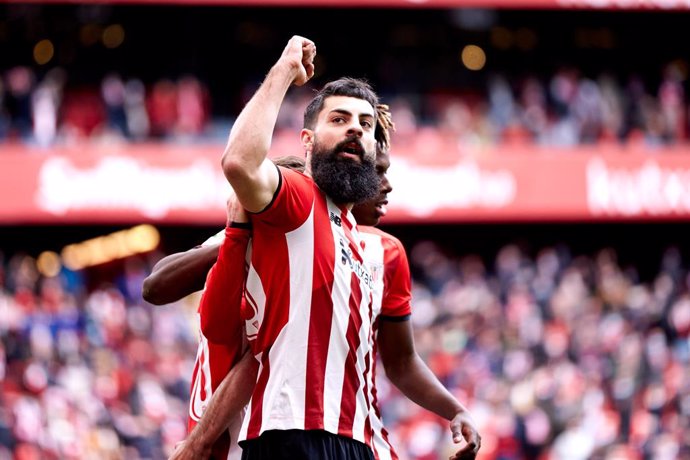 Archivo - Asier Villalibre of Athletic Club reacts after scoring goal during the Spanish league match of La Liga between, Athletic Club and Elche CF at San Mames on April 3, 2022, in Bilbao, Spain.