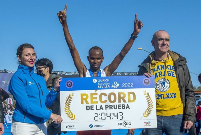 Archivo - Sevilla.-Abderehman y Megertu logran el récord masculino y femenino del Maratón de Sevilla