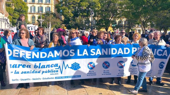 Archivo - Manifestación de Marea Blanca en defensa de la sanidad pública, en una imagen de archivo.