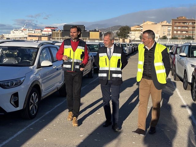 José García Fuentes, en el centro, con representantes de López Guillén y KIA