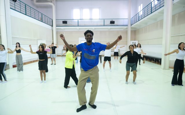 El hip hop irrumpe en Espai LaGranja con un taller del bailarín Elton Luis