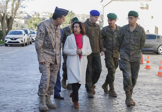 La ministra de Defensa, Margarita Robles, visita el segundo grupo de militares ucranianos que reciben instrucción y adiestramiento en las instalaciones de Toledo Training Command (Academia de Infantería de Toledo)