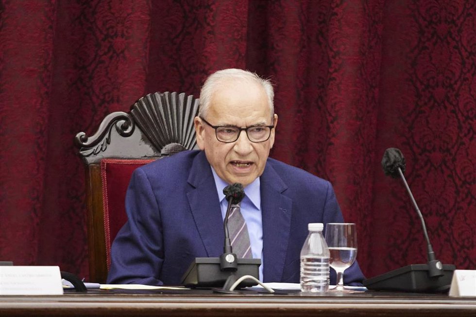 Archivo - El exvicepresidente del Gobierno Alfonso Guerra.