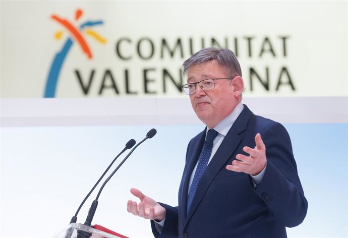 El presidente de la Generalitat valenciana, Ximo Puig, preside la entrega de los primeros premios Creaturisme en la segunda jornada de la Feria Internacional de Turismo (Fitur)