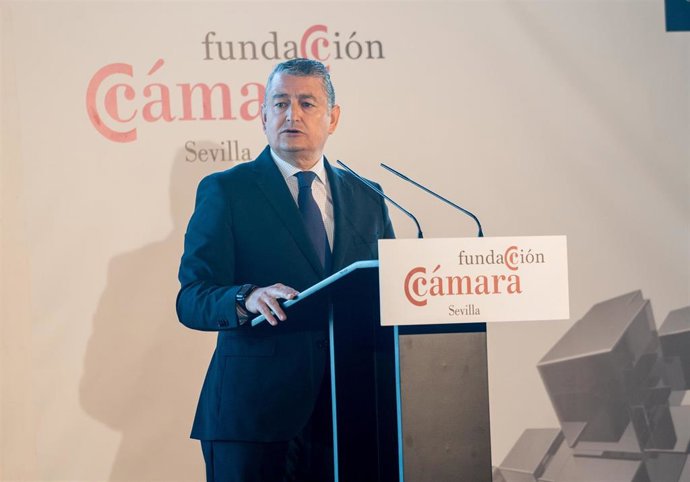El consejero de la Presidencia, Antonio Sanz, este viernes en Sevilla durante su intervención en el foro. 