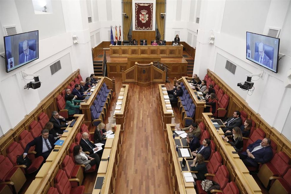 Archivo - Pleno en las Cortes de C-LM.
