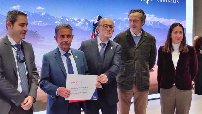 Cantabria recibe el Premio al Mejor Stand de la Feria de Fitur 2023.