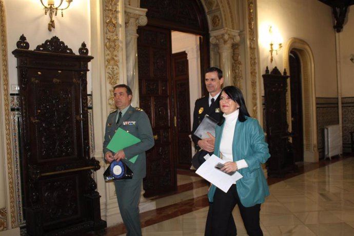 La subdelegada del Gobierno en Granada, Inmaculada López Calahorro, antes de ofrecer una rueda de prensa en Subdelegación.