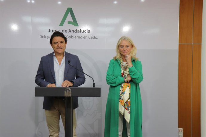 Archivo - El delegado territorial de Empleo, Empresa y Trabajo Autónomo, Daniel Sánchez, en rueda de prensa.