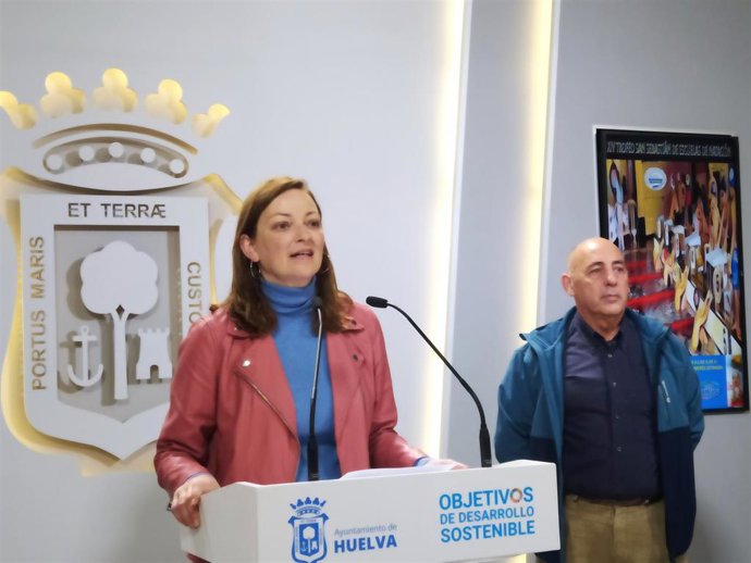 Presentación del XIV Trofeo San Sebastián de Escuelas de Natación en el Ayuntamiento de Huelva.