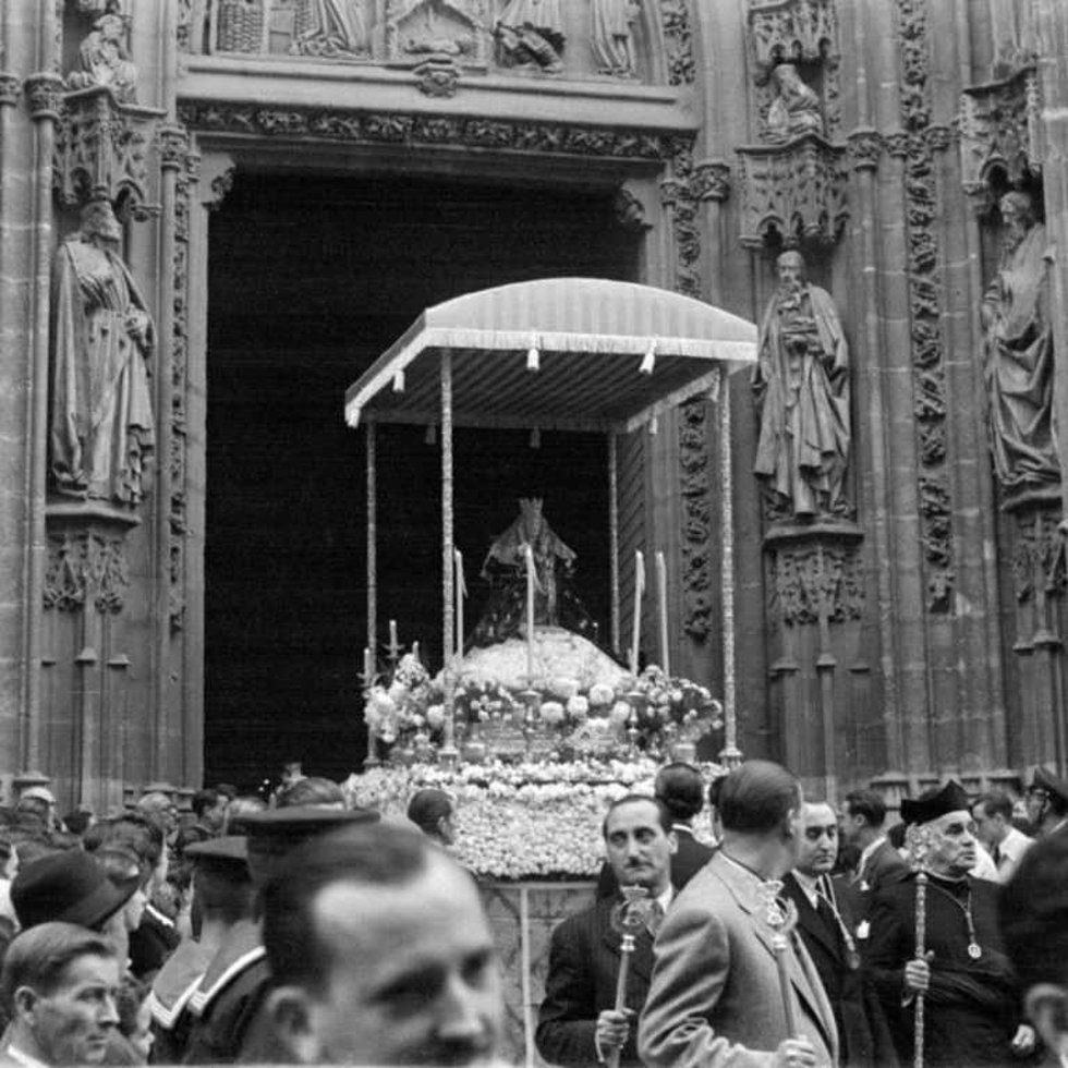 La Virgen de Valme procesionó en Sevilla el 23 de noviembre de 1948.