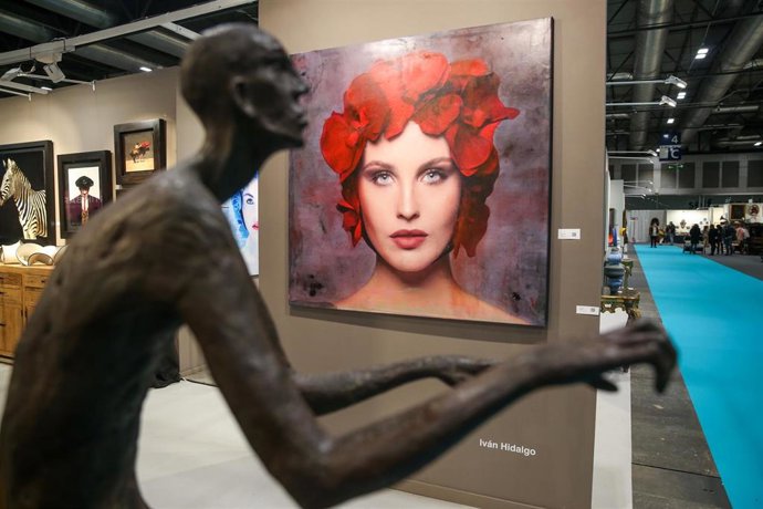 Archivo - Un retrato de mujer del fotógrafo Iván Hidalgo, en la ANTIK PASSION Almoneda, Feria de Antigüedades, Galerías de Arte y Coleccionismo, en IFEMA, a 19 de marzo de 2022, en Madrid (España). Ifema celebra la edición de primavera de ANTIK PASSION,
