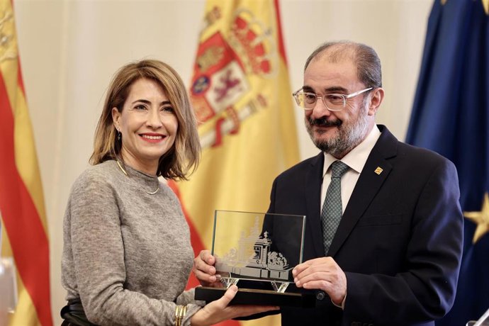 La ministra de Transportes, Movilidad y Agenda Urbana, Raquel Sánchez,  y el presidente de Aragón, Javier Lambán