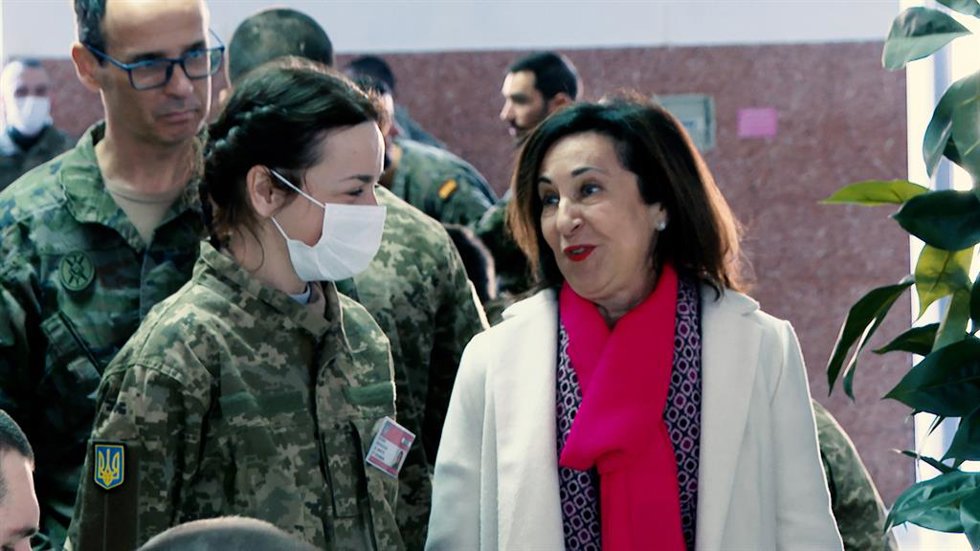 Robles agradece a los nuevos ucranianos que se forman en Toledo la defensa de su