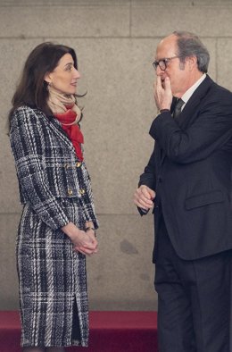 La ministra de Justicia, Pilar Llop, y el Defensor del Pueblo, Ángel Gabilondo, conversan a su llegada a la sede del Defensor del Pueblo para conmemorar el 40 aniversario de la institución, a 9 de enero de 2023, en Madrid (España). La visita del Rey se 