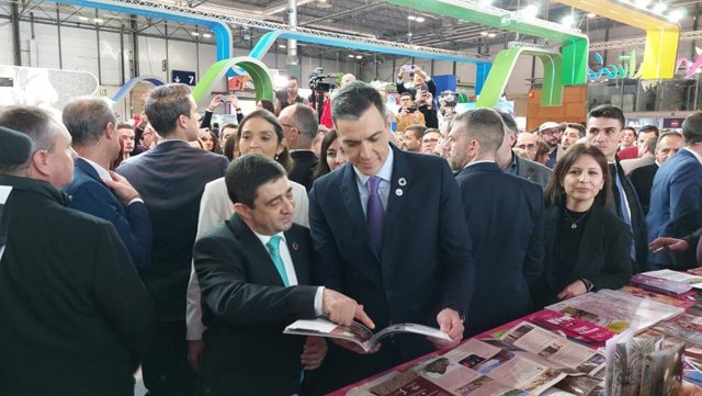 Visita de Pedro Sánchez al stand de la Diputación de Jaén en Fitur