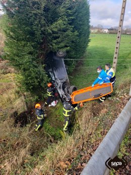 Coche accidentado en Siero.