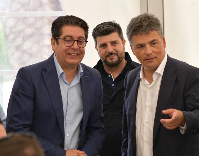 El presidente del Cabildo de Tenerife, Pedro Martín, y el consejero de Agricultura, ganadería y Pesca, Javier Parrilla