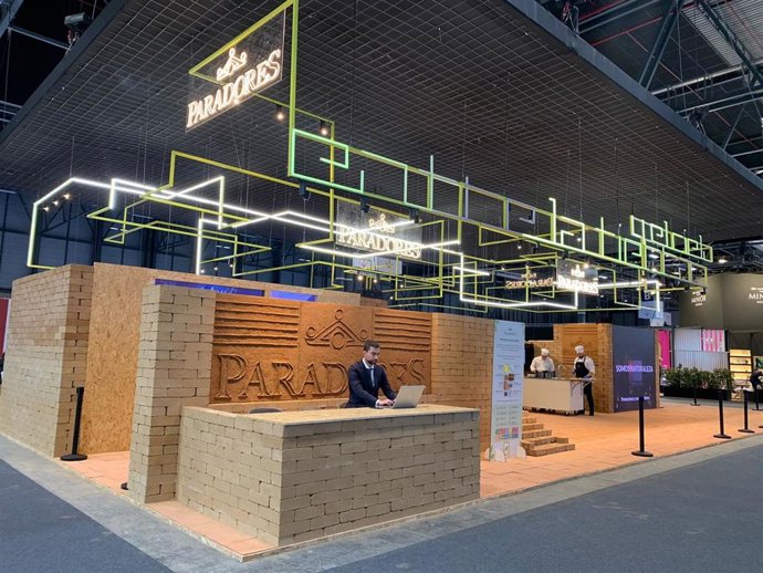 Paradores vuelve a alzarse con el premio al mejor stand de Fitur en la categoría de empresas
