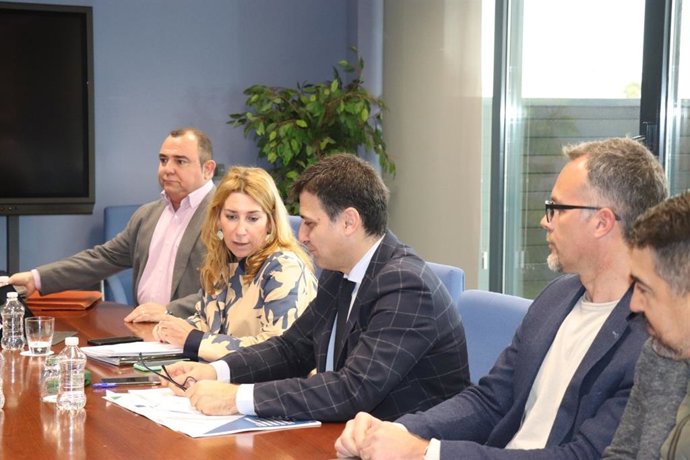 Inmaculada Olivero con el secretario general de Industria.