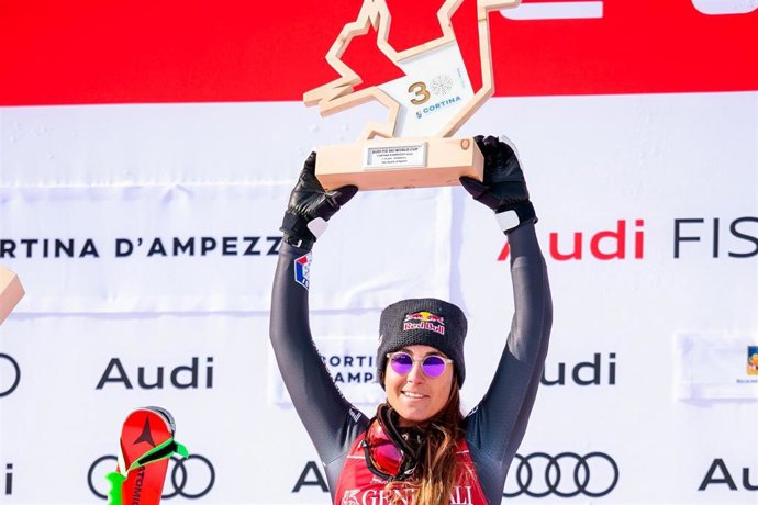 20 January 2023, Italy, Cortina D"ampezzo: Italy's Sofia Goggia celebrates on the podium after winning the Women's Downhill as part of the FIS Alpine World Ski Championships in Cortina d'Ampezzo. Photo: Mattia Radoni/LPS via ZUMA Press Wire/dpa