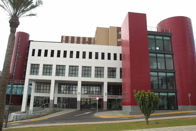 Archivo - Exterior del Hospital Universitario Materno Infantil de Canarias