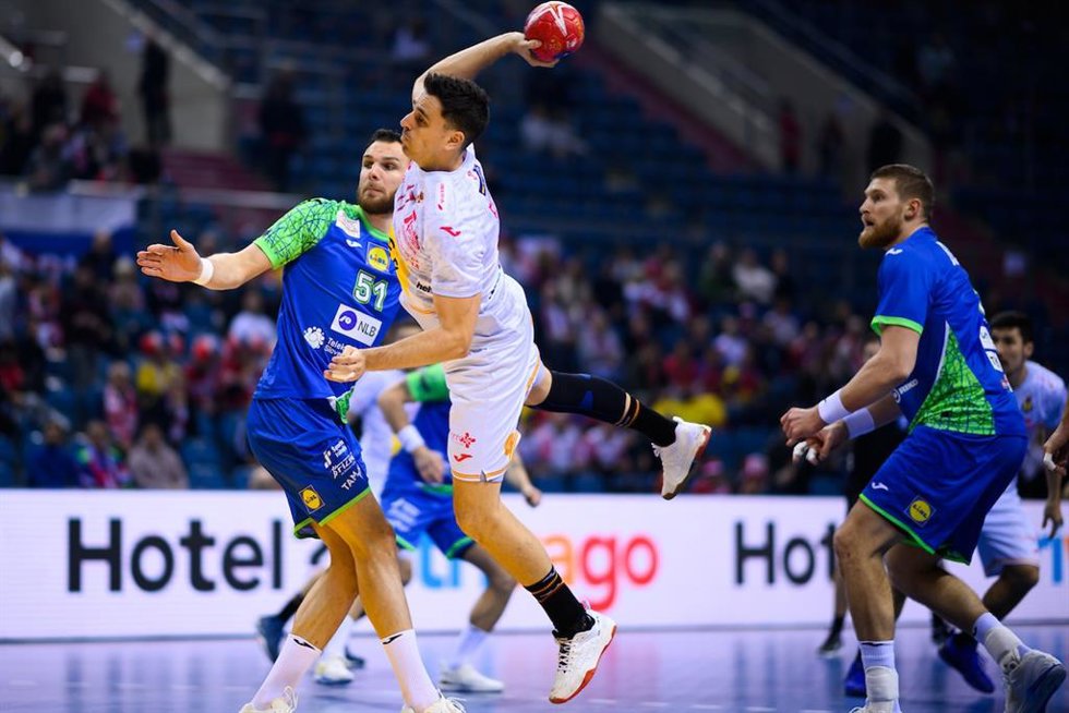 El jugador español Adri Figueras en el partido entre Eslovenia y España (26-31) en el Mundial de balonmano de Polonia y Suecia 2023